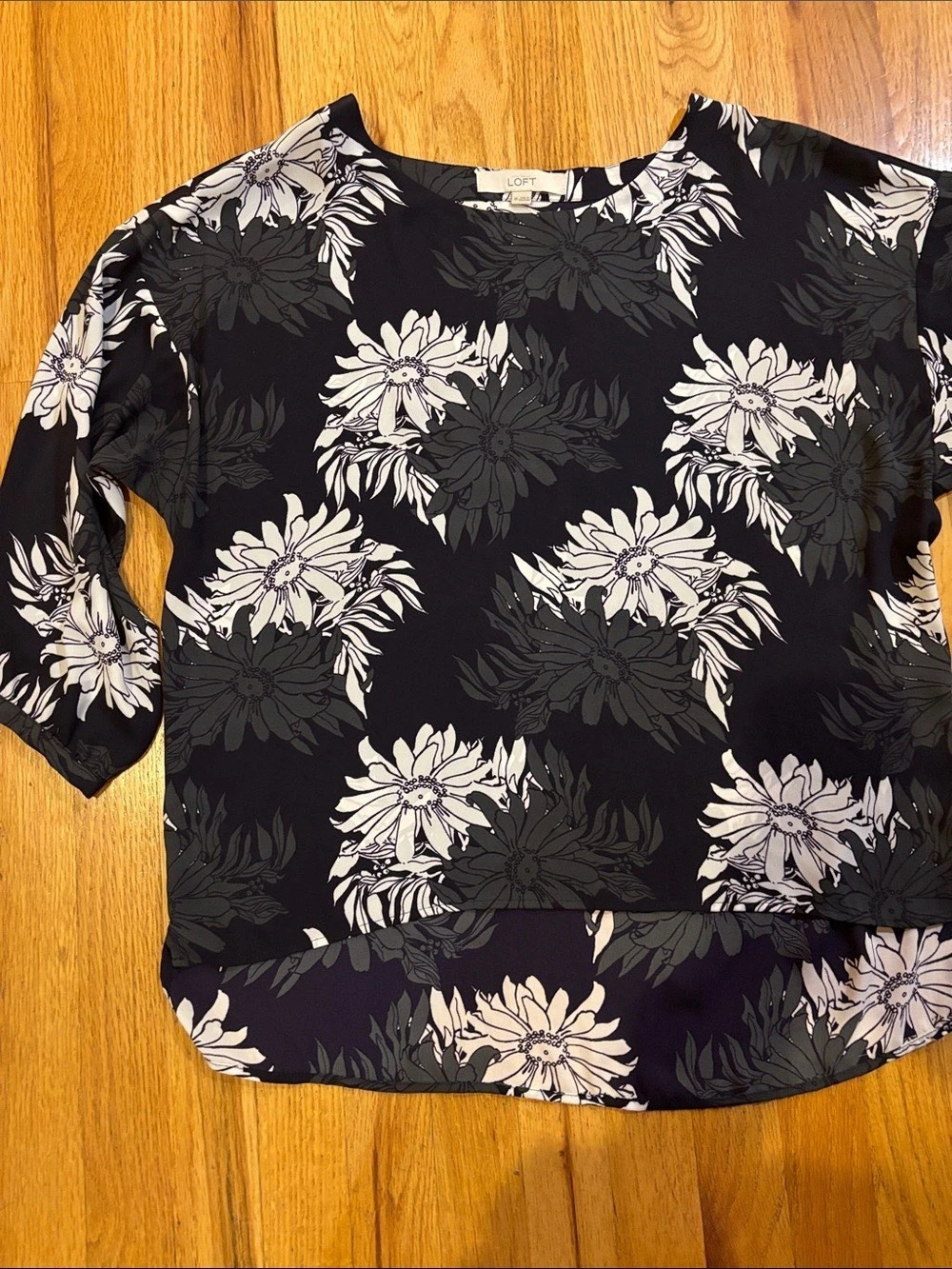 LOFT Floral Blouse in Black & White Size Medium